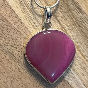 PINK MAGENTA FUCHSIA BOTSWANA AGATE 925 PLATED STATEMENT PENDANT WITH CHAIN
